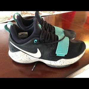 Nike Men’s PG-1 Sneaker